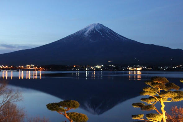 夕暮れの逆さ富士