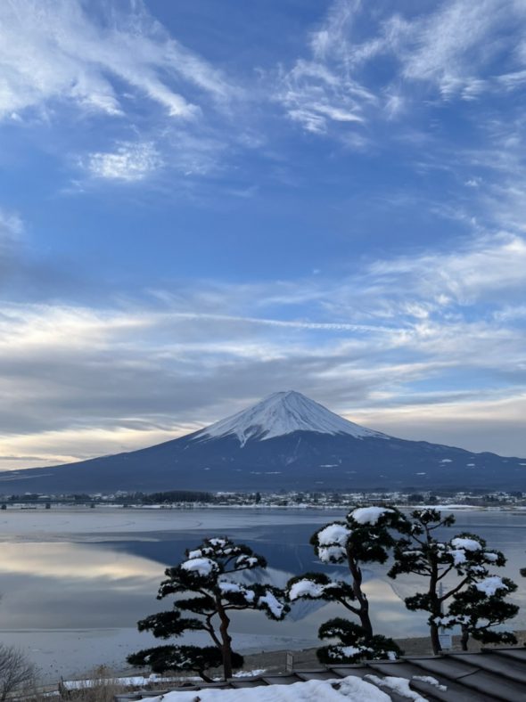 逆さ富士と龍の雲