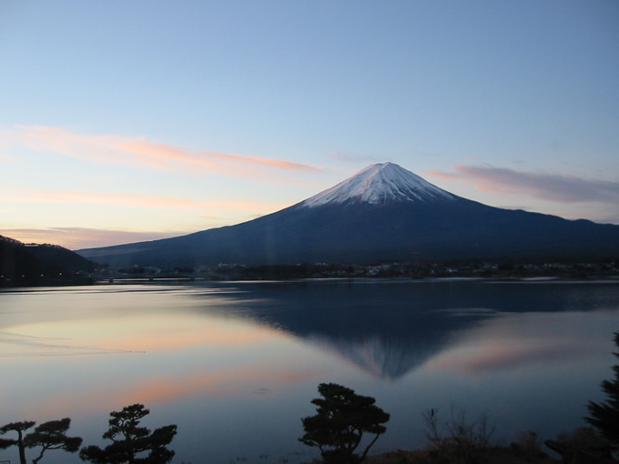 夜明けの逆さ富士